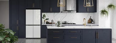 Chuyên viên của địa chỉ bảo hành tivi Samsung tại TPHCM kiểm tra và thay bo mạch tivi tại nhà